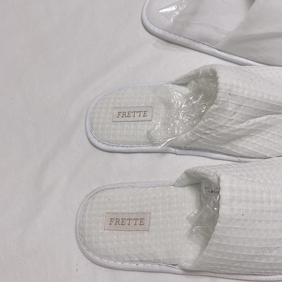 Slipper Bundle NWT in Dust/ Celo Bag Fuzzy and Waffle Styles 5 for $75| Unisex - Picture 6 of 9